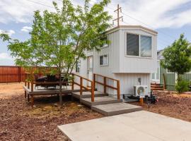 Convient tiny home private deck, minicasa em Apple Valley