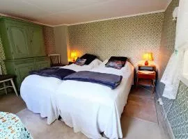 Charming 2BR Apt Retreat Smögen