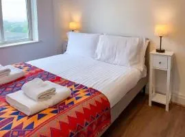 Sleeps2-FreeParking-ContactlessCheckIn-Glastonbury