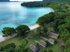Lonnoc ocean view beach bungalows, hotel con estacionamiento en Hog Harbour