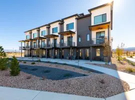 Stylish Downtown Townhome - NEW!