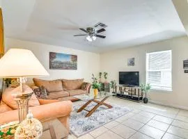 2 Mi to Chinatown Pet-Friendly Houston Home
