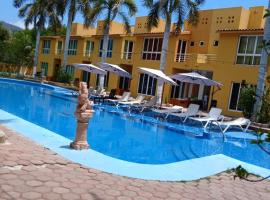 VILLAS RIBERA DEL PACIFICO, villa em Ixtapa