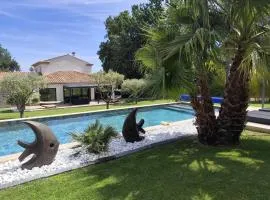 Chamarte villa piscine chauffées jardin clôturé Aix en Provence