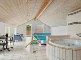 Nice Home In Vinderup With Sauna