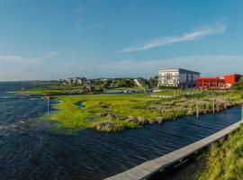 S-Turns - 3-Bedroom, 3-Bathroom Suite at REAL Watersports, hotel v destinaci Waves