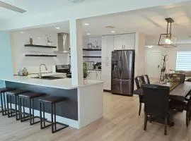 Flamingo by the Sea Cozy Spacious Modern 5 min to Beach Video Tour Sleep up to 10
