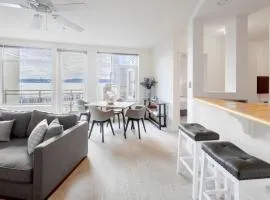 Water Views 1BR next to Pike Place with Hot Tub, Gym
