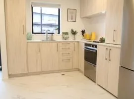 Cosy 2BR House in Awaroa Road