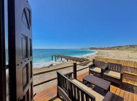 Isolee - Beachfront Standalone House, cottage in Batroûn