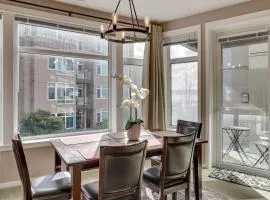 Waterfront 2BR Condo, Walk to Pike Place, Aquarium