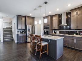 Group Getaway with Yard, Sleeps 13, Near YEG Airpt, hotel i Nisku