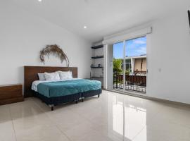 Casa Encanto - 3Bdr, 2.5bath w/Jacuzzi and Parking, villa en Puerto Vallarta
