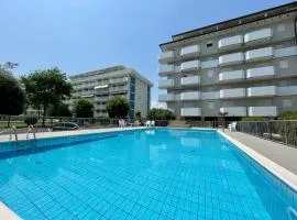 Cozy flat with shared pool