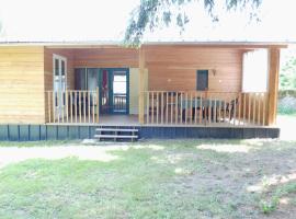 Le C&egrave;dre, hytte i Montlay-en-Auxois