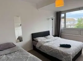 Chelmsford 3 Bedroom Accommodation with parking