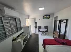 Suíte Privativa Climatizada Mobiliada com Garagem e Wi-Fi 1