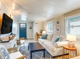 Family Fun! Getaway w/ Pool & Marina in Berlin, hotel i Berlin