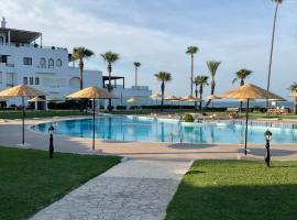 Appartement marina beach f5 n6, hotel v destinácii Mʼdik