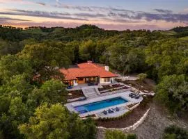 Rancho Robles by AvantStay Vineyard Villa w Views Pool Privacy