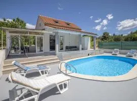 House Baras garden