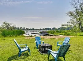 Deck, Dock and Hot Tub Lakeside Retreat in Michigan
