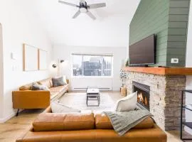 Wintergreen Retreat w/Hot Tub by Village