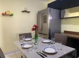 Casa Camargo - com mercado na frente