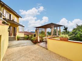 3 Bedroom Cozy Home In Camaiore, hotel in Camaiore