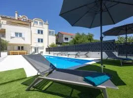 5 Bedroom Lovely Home In Kucine