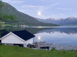 3 Bedroom Amazing Home In Elnesvågen, hotel de lujo en Sylte