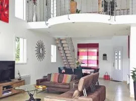 Semi-detached house with spacious terrace, cleaning included