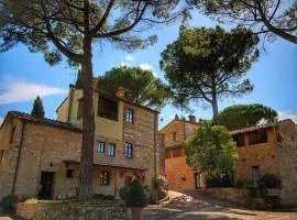Apartment in a farmhouse with swimming pool