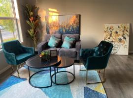 Mahogany's Comfy Haven, hotel pantai di Calgary