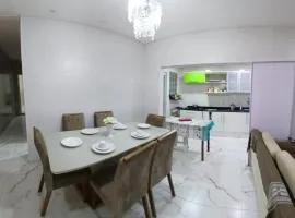 Casa térrea com garagem! Região Central, próximo a Igreja