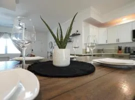 Luxury 2BD 2BTH Condo 5