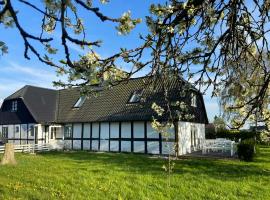 Rummeligt Hus I Lollands Naturlandskab, hotel in Nakskov