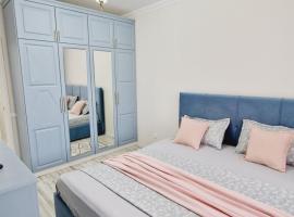 7 мкр, 2х комн квартира около моря, hotel in Aktau