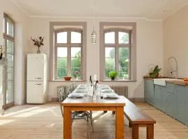 Spacious Apartment With Terrace And Garden View