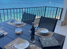 Luxury Seafront Apartment with Panoramic Views- Ghadira, Mellieha Bay, h&oacute;tel &iacute; Mellieħa