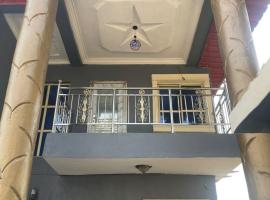 Kaydes Hotel And Lounge, hotel v destinaci Alimosho