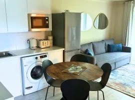 Aisiki Stays Apartments at Colindale, Ground Floor, 2-Bedroom & 1-Bathroom, Pet Friendly, with Free Wi-Fi & Parking Space