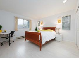 Private Room in Cozy Homestay with Prime Location, villa Vancouveris