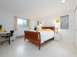 Private Room in Cozy Homestay with Prime Location