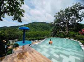 Hoa Giấy Hilltop Retreat, bed and breakfast v destinaci Xã Long Mỹ