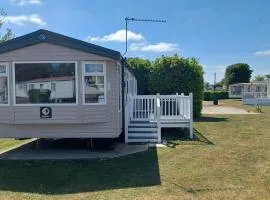Charming 8 Berth Caravan At Cherry Tree Holiday Park In Norfolk Ref 70831C