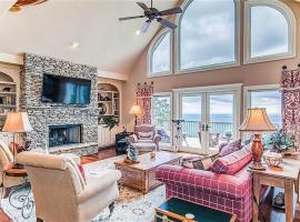 Eagles View - Gorgeous Mountain Views Luxury Interiors Telescope Library, Hotel in Jasper