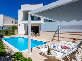 Amazing Home In Linardici, hotel in Linardići