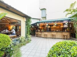 Hotel Kamal Palace, hotel con pileta en Jalandhar