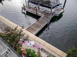 Kid-family Friendly Canal Retreat Private Jet